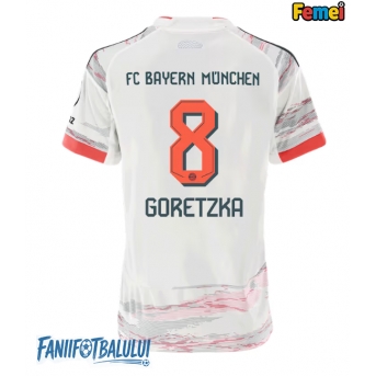 Bayern Munich Leon Goretzka #8 Tricou Fotbal Replică 2025-26 Femei Deplasare